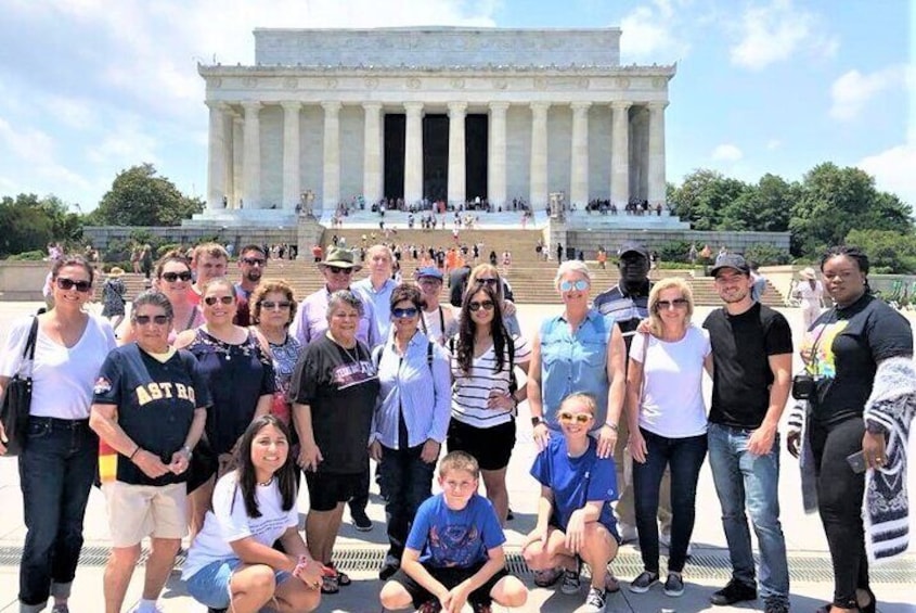 DC Morning Monuments Sightseeing Bus & Walking Tour with Guide and 10+ Stops