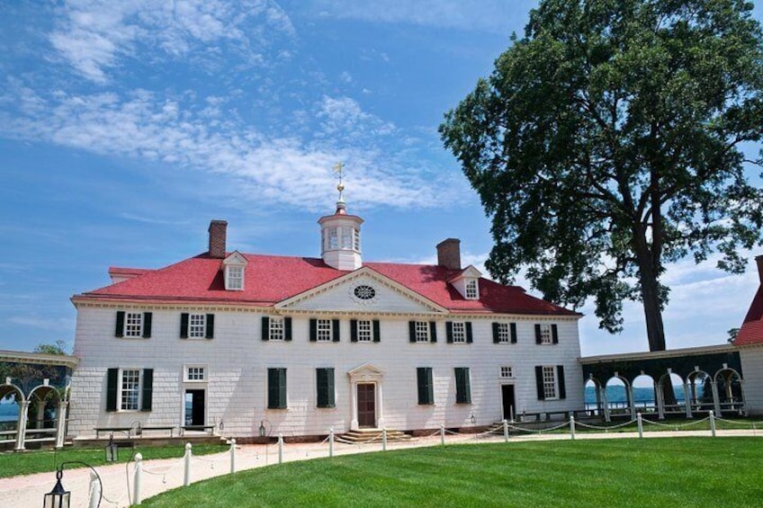 Mount Vernon Historical Walking Tour with Transportation from DC