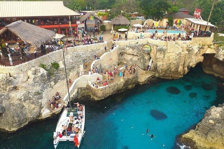 Catamaran Cruise, Negril Beach, and Rick's Cafe Daytrip with Snorkeling
