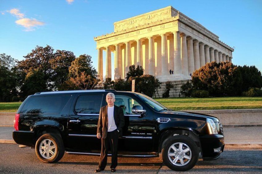 Tour guide at Lincoln Memorial