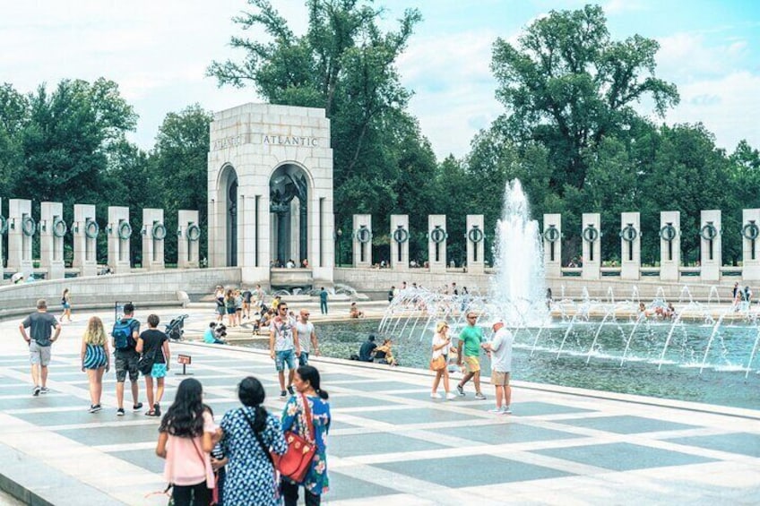 Sight See DC with 10+ Stops including Jefferson Memorial, White House, and More