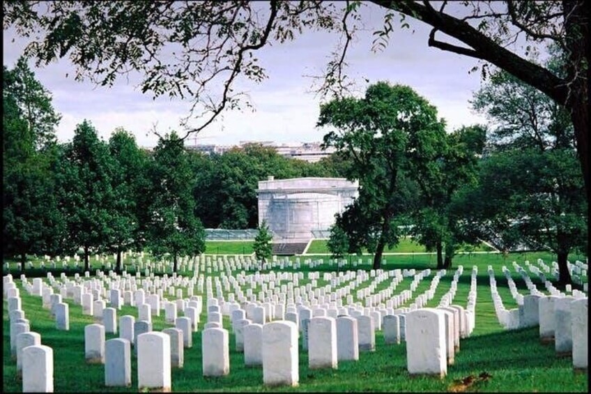 Half-Day Washington DC Guided Sightseeing Tour with Arlington Cemetery Admission