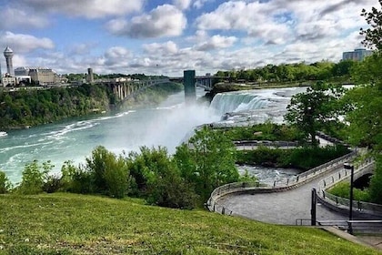 Waterfall Guided Tour: The Niagara Falls USA Viewing Areas