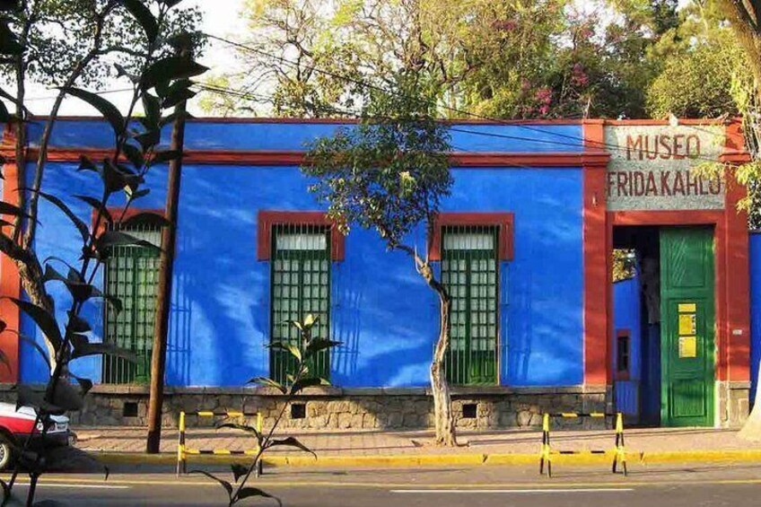 Private Tour: Xochimilco, Coyoacan and Frida Kahlo Museum in Mexico City