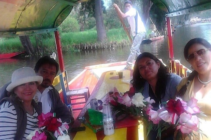 Private Tour: Xochimilco, Coyoacan and Frida Kahlo Museum in Mexico City