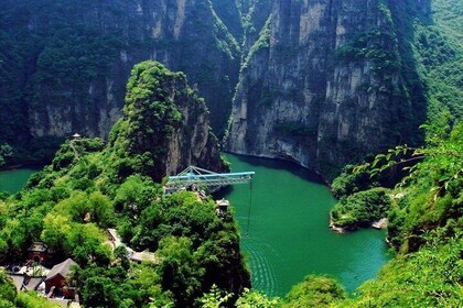 Private Longqingxia Gorge Cruise and Great Wall One Day Tour