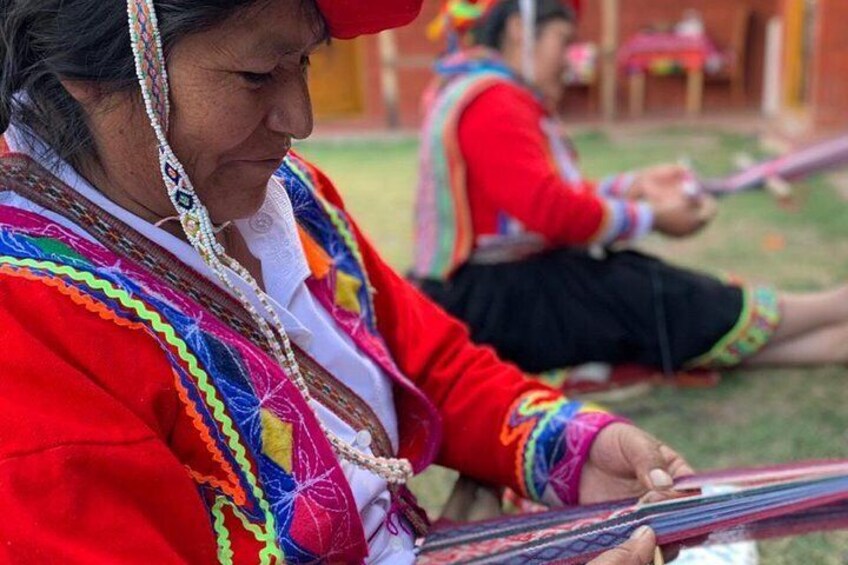 Natural Dyeing and Weaving Experience in the Sacred Valley (Textile Workshop)
