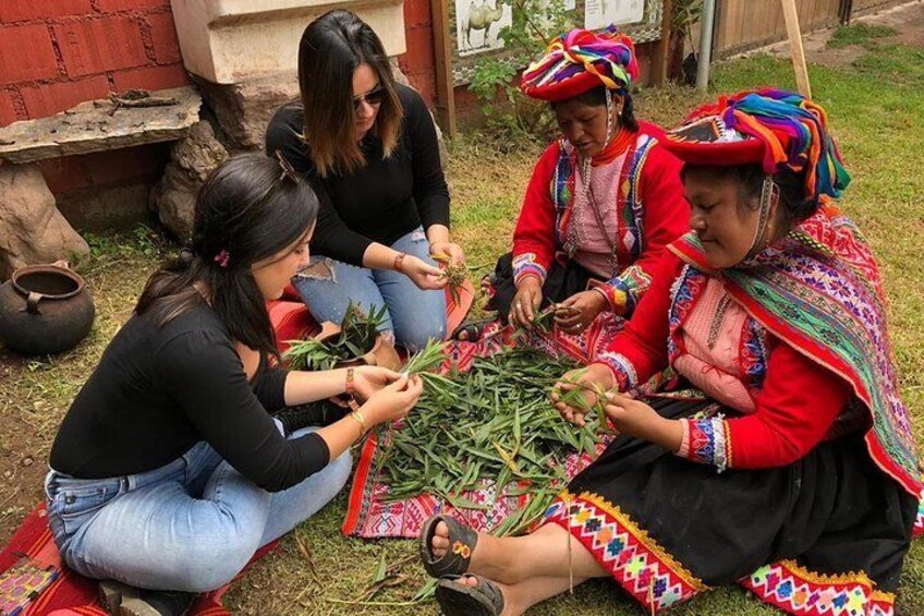 Natural Dyeing and Weaving Experience in the Sacred Valley (Textile Workshop)