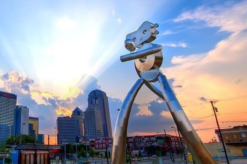 Depending on which corner of Deep Ellum you find yourself on you might catch a different chapter of the story of giant robot, The Traveling Man, be it his birth, his stroll or his rest. 