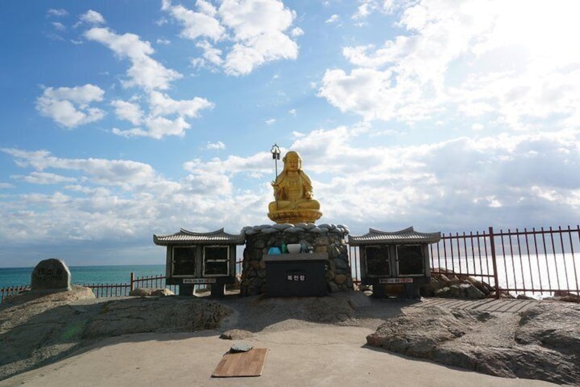 Busan Headongyonggungsa Buddha Statue