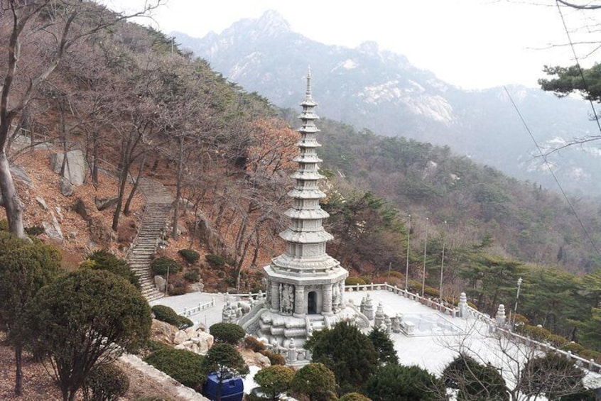 Private Hiking to Bukhansan & Korean Style Spa(More Members Less Cost)