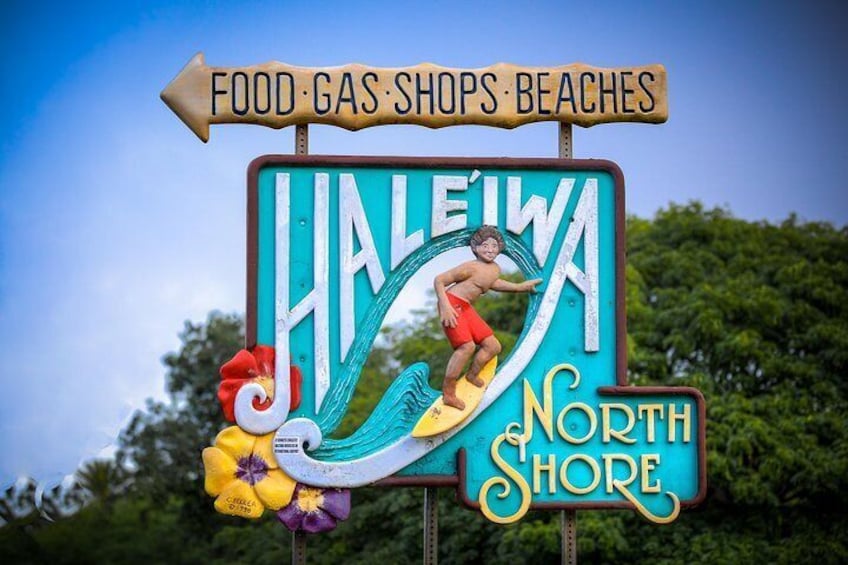 The popular Haleiwa sign - a classic to take a picture with!