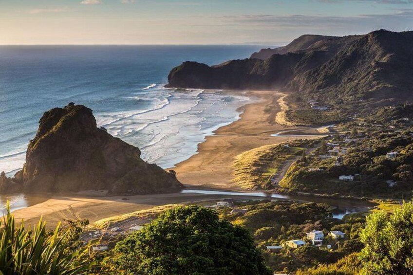 Black sand beach & Lion rock