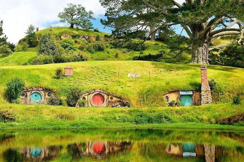 Hobbiton Movie Set