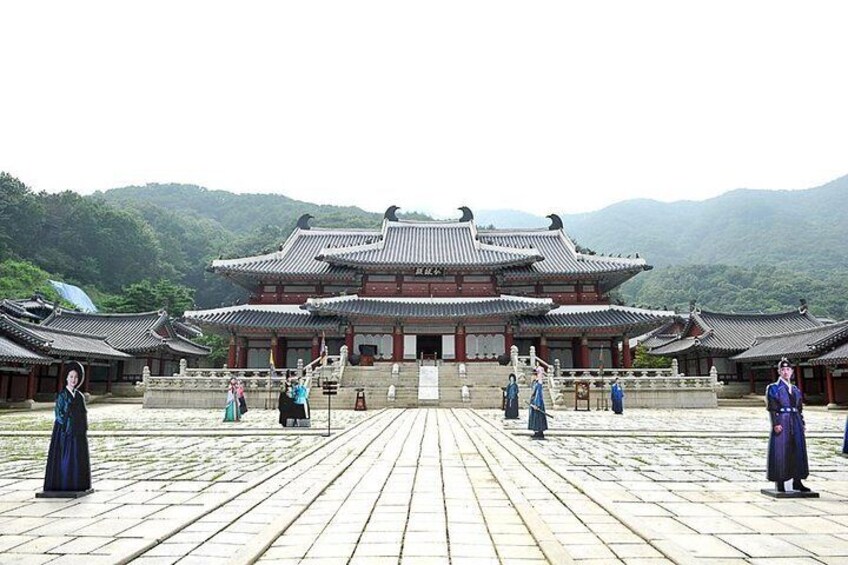 Private day trip to Korean Folk Village & Dae Jang Geum Park