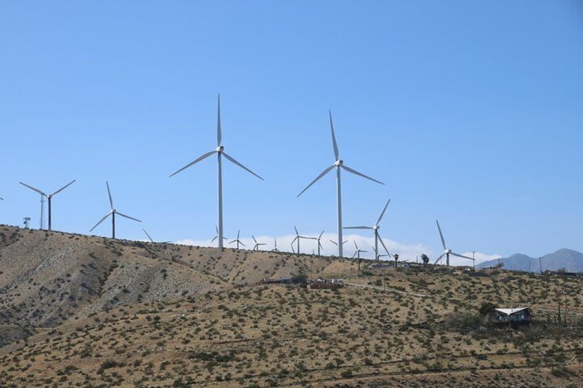 The San Gorgonio Pass is the windiest place in the US
