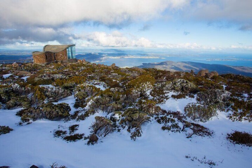 The summit of kunanyi/Mt Wellington is 1270 metres above sea level and is the highest point of Hobart. 