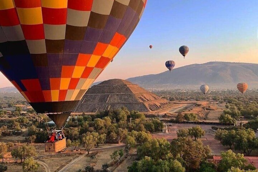 Experience the magic of Teotihuacan from the Sky!