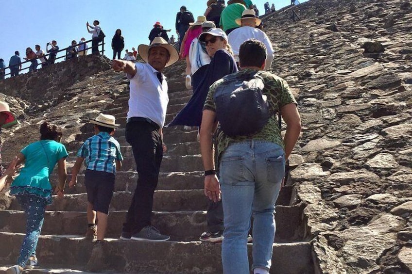 Teotihuacan Tour with Private transportation & Food Included