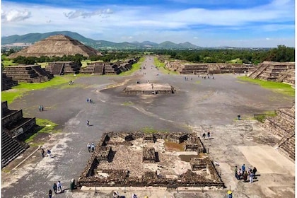 Teotihuacan Tour with Private transportation & Food Included