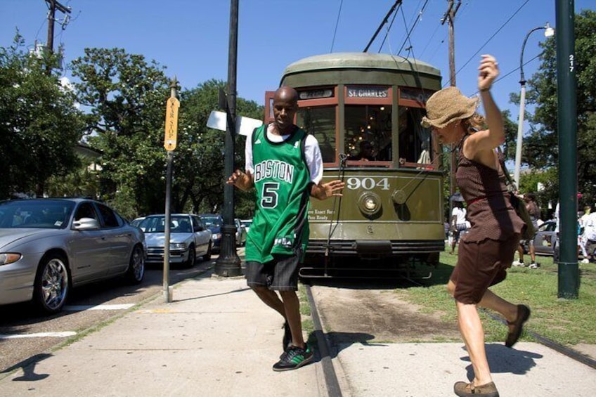 St. Charles Avenue streetcar - Photo by Derek Bridges - https://creativecommons.org/licenses/by/2.0/legalcode https://commons.wikimedia.org/wiki/File:Perfect_Gentlemen_St_Charles_Streetcar_dancers.jpg