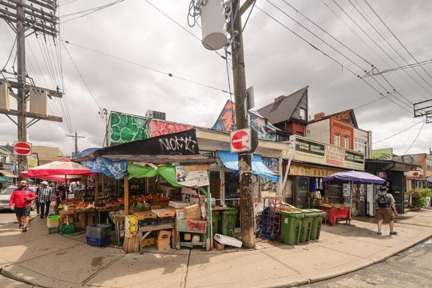 Kensington Market, Toronto - Photo by Arild Vågen - https://creativecommons.org/licenses/by-sa/4.0/legalcode - https://commons.wikimedia.org/wiki/File:Kensington_Market_Toronto_August_2017_04.jpg