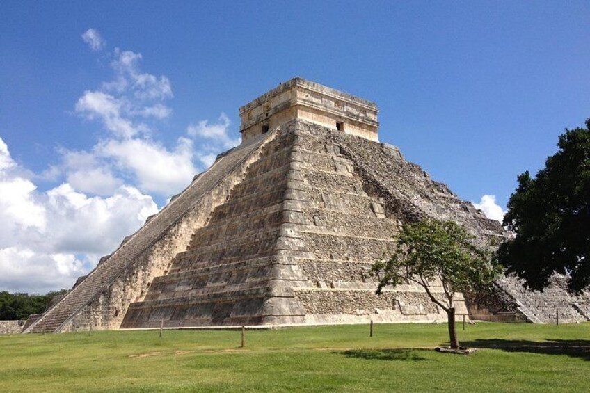 They pyramid of Kukulkan, CHICHEN ITZA