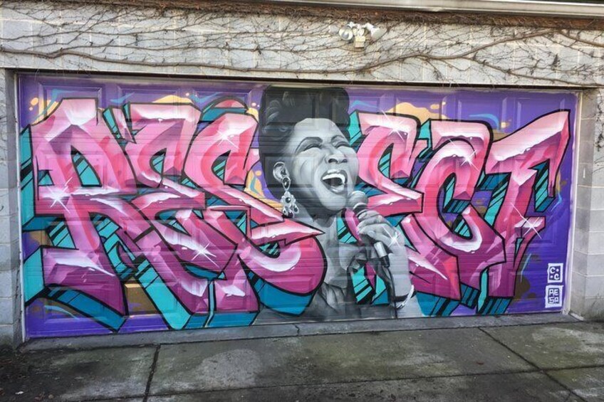 Offbeat Street Art Tour of Chicago: Urban Graffiti, Art, and Murals