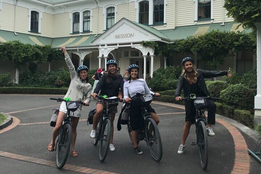 Napier: Shore Excursion Cycle Winery Tour - Half Day