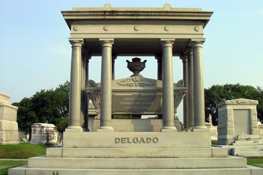 Lake Lawn Metairie Cemetery Walking Tour