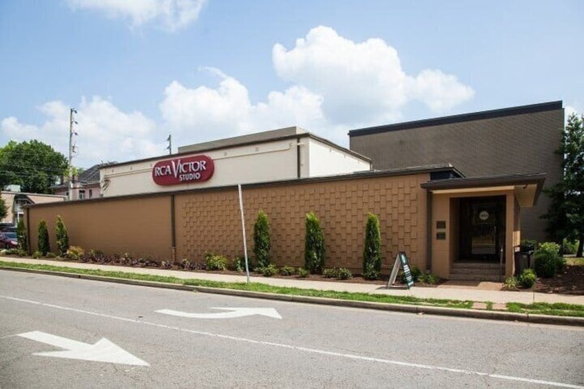Nashville VIP Style Private Tour with Local Singer-Songwriter