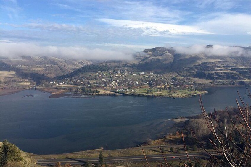 The Hood-Columbia Loop: Timberline, Orchards, and Waterfalls