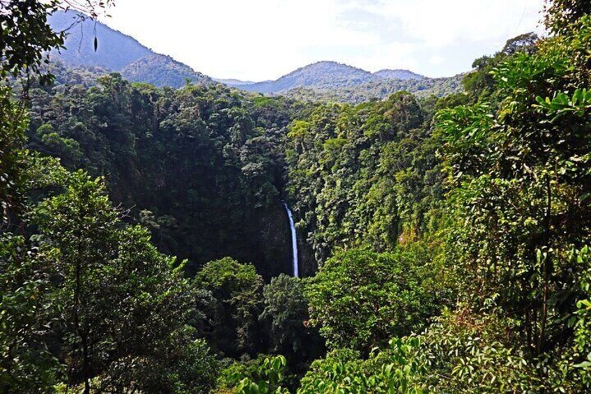 La Fortuna Waterfall 500 steps before you reach the bottom