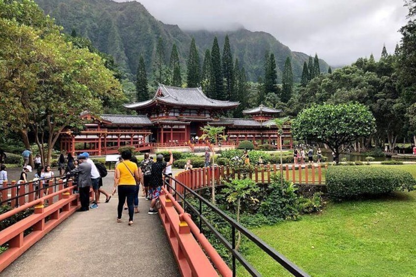 Oahu Circle Island Tour with Byodo-In Temple Admission