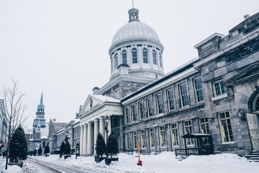 Winter Charms of Old Montreal & Notre-Dame Basilica Small Group Tour