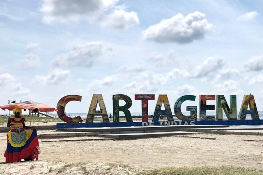 Giant letters welcome photo stop 