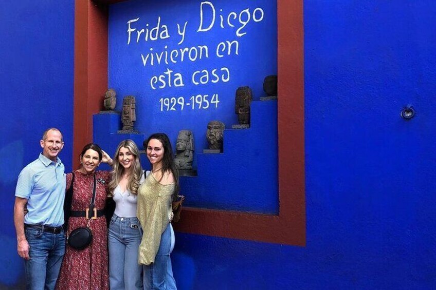 Private VIP Frida Kahlo Art Tour With An Expert In Art
