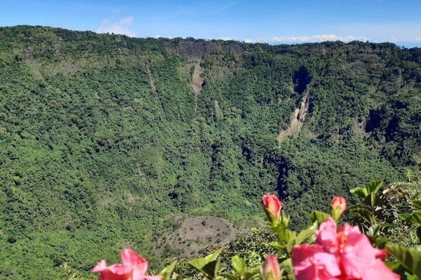 The best of San Salvador in 1 day: El Boqueron + Rainbow slide + Historic Center