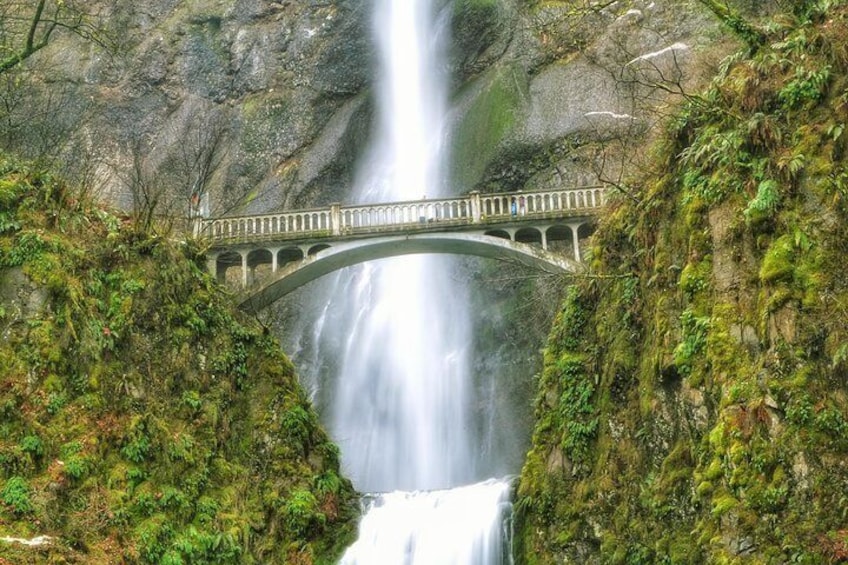 Multnomah Falls is the tallest waterfall in Oregon and features a stunning pedestrian bridge -- it's one of the most photographed falls in the world.
