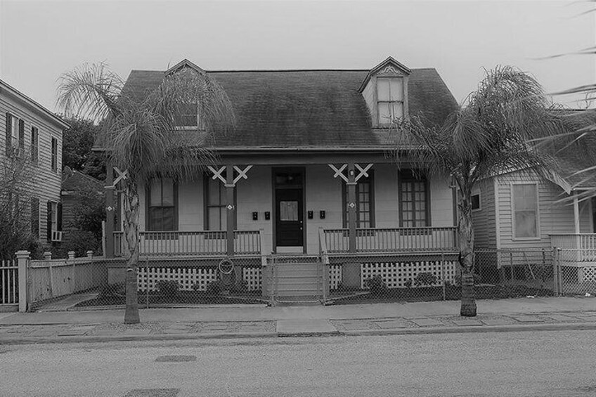 Durst House, where the head of Robert Durst victims was said to be buried.