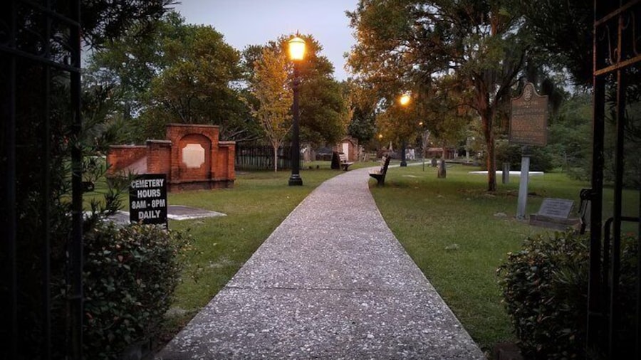 Historic Colonial Park Cemetery