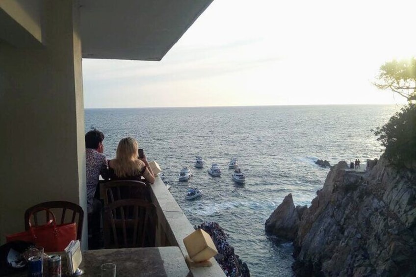 ⭐✔ High Cliff Divers Dinner at "La Quebrada" & Two Drinks or Three Drinks