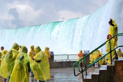 Niagara Falls Tour with Boat Cruise and Journey Behind the Falls