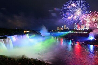 Niagara Falls Luxury Day and Night Tour with Niagara Boat