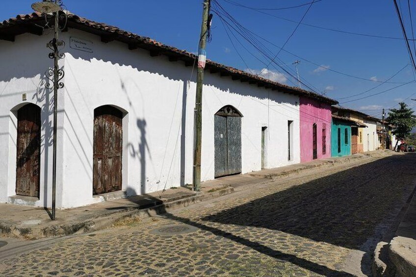 Suchitoto Colonial Town & Cihuatan Archaelogical Site.