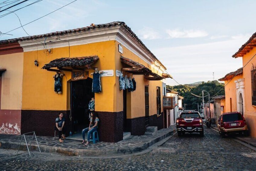 Suchitoto Colonial Town & Cihuatan Archaelogical Site.