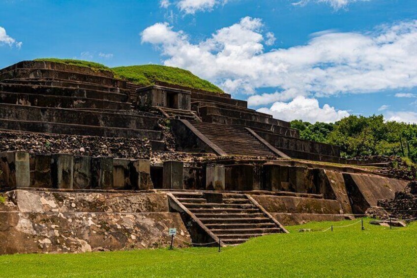 Best of El Salvador in a Week : Mayan Sites, Volcanoes, Towns, Lake & Surf City.