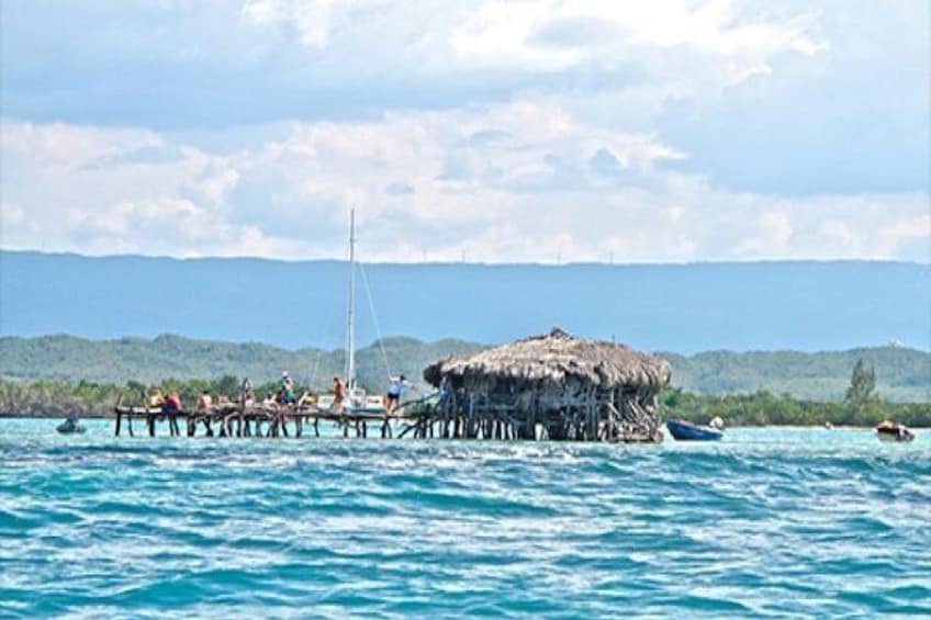 Floyd's Pelican Bar