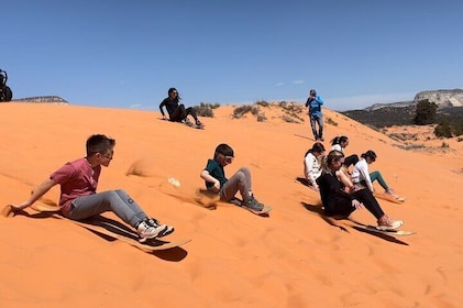 Tour Peek-a-boo Slot Canyon y aventura en UTV con sandboarding