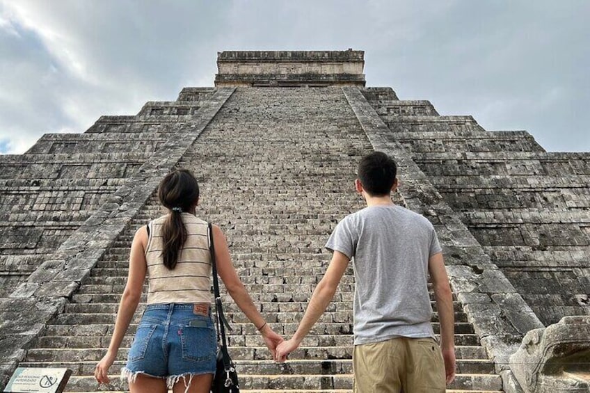 Couple at Chichen Itzá